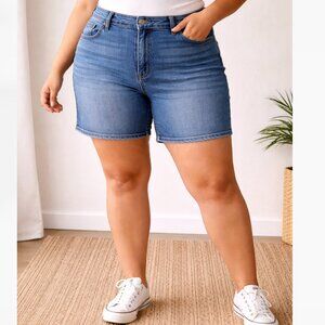 Torrid High Rise Perfect 7” Vintage Stretch Denim Shorts Size 26 Plus Size Blue